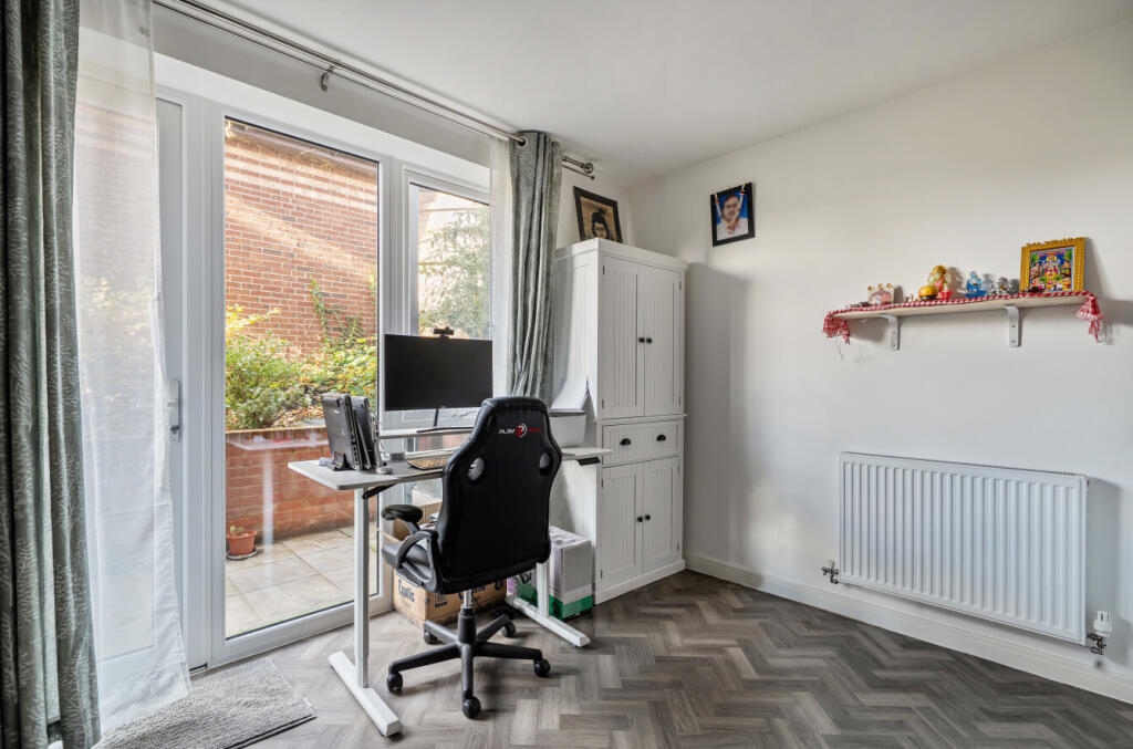 1376370-18-690a11...