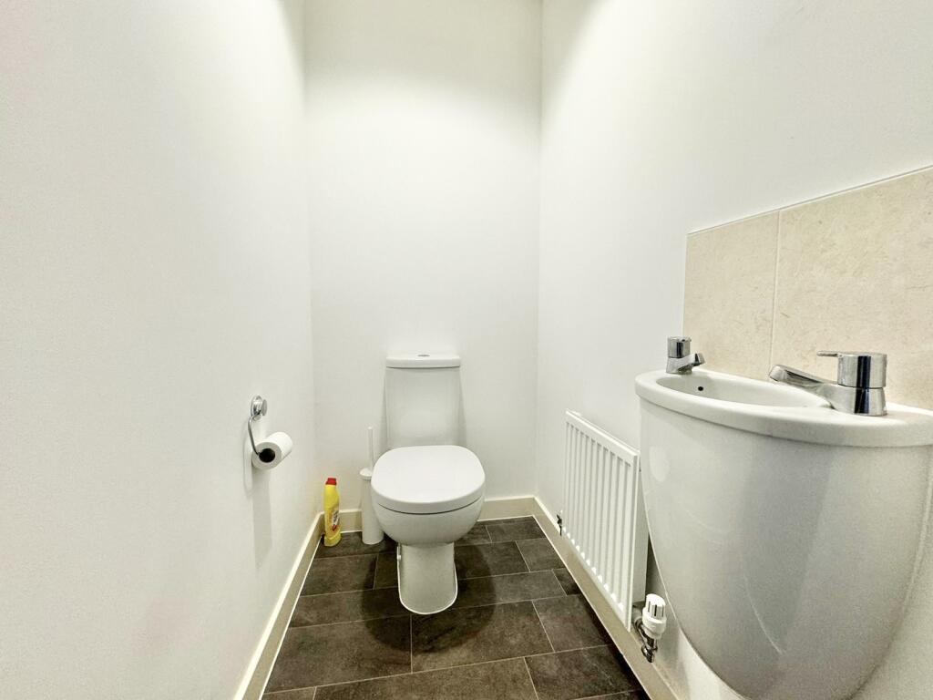 Cloakroom/wc