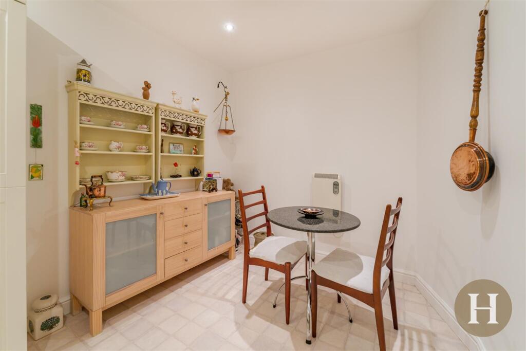 Hadleigh Estate Agents-17.jpg