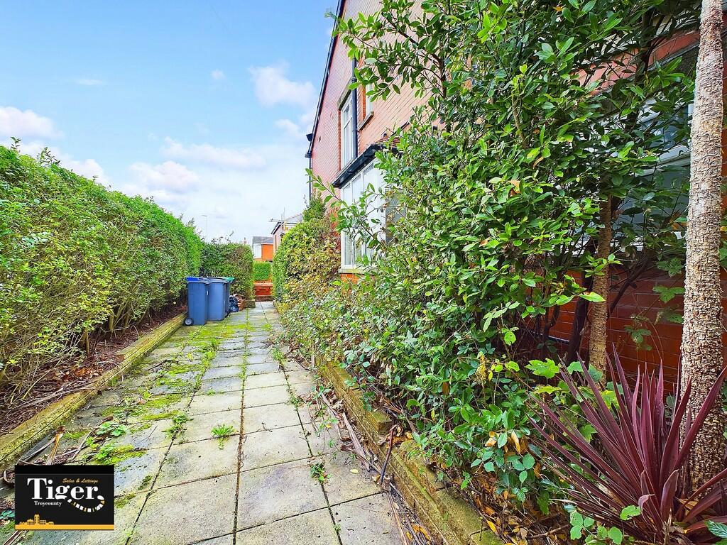 CAM02176G0-PR0389...