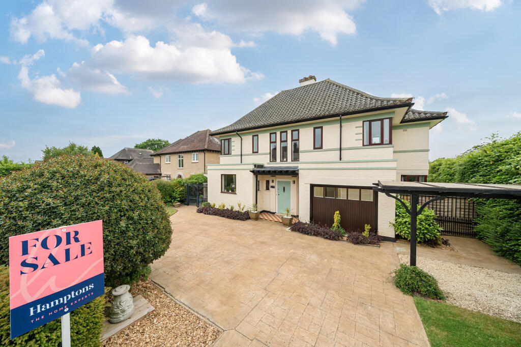 Front Exterior / Drive