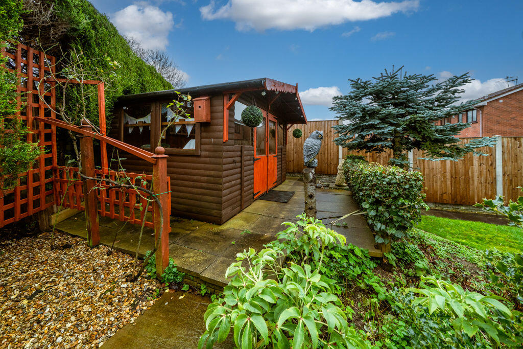 SIDE GARDEN
