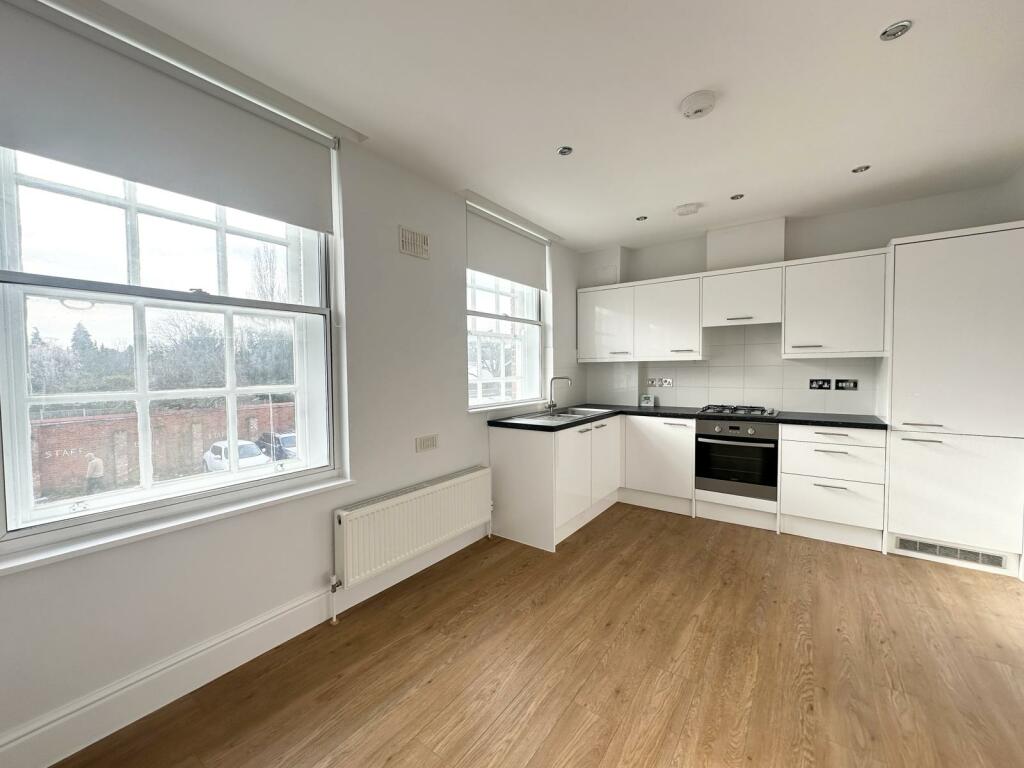 3 KITCHEN.JPG