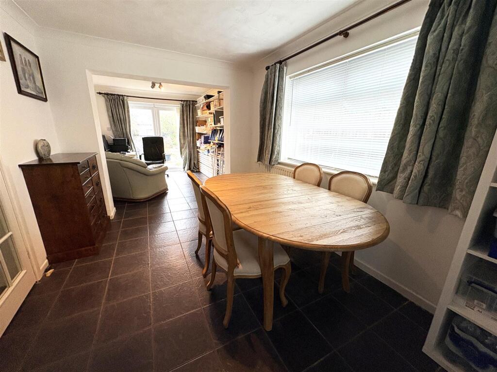 4. dining room.jpg