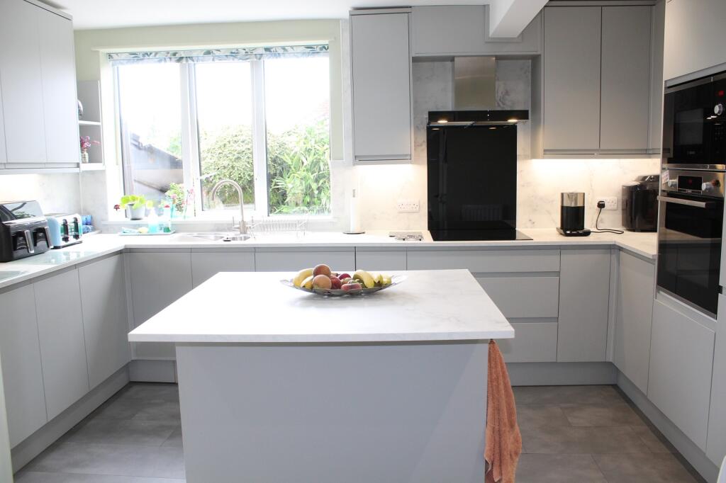 Fitted Kitchen Picture 2