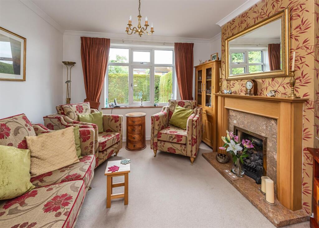 91 Common Road-lounge.jpg