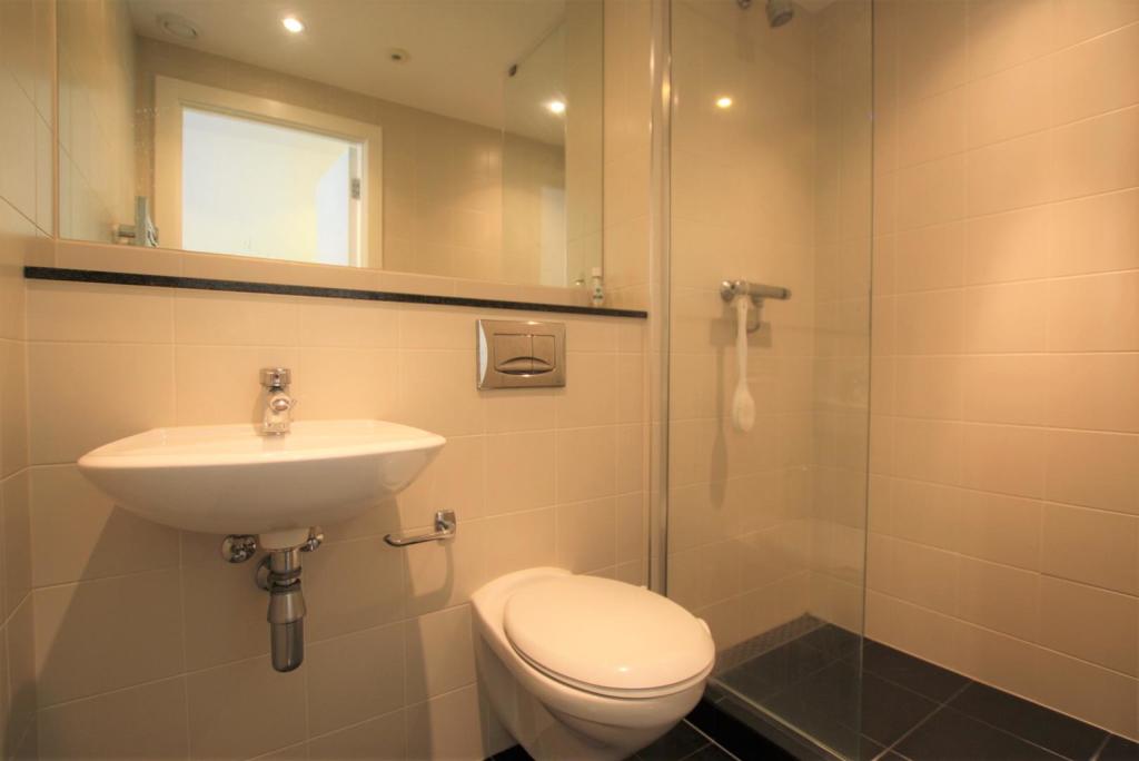 Ensuite.JPG