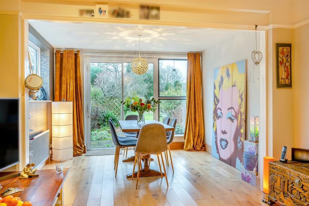 8584063-interior11.jpg