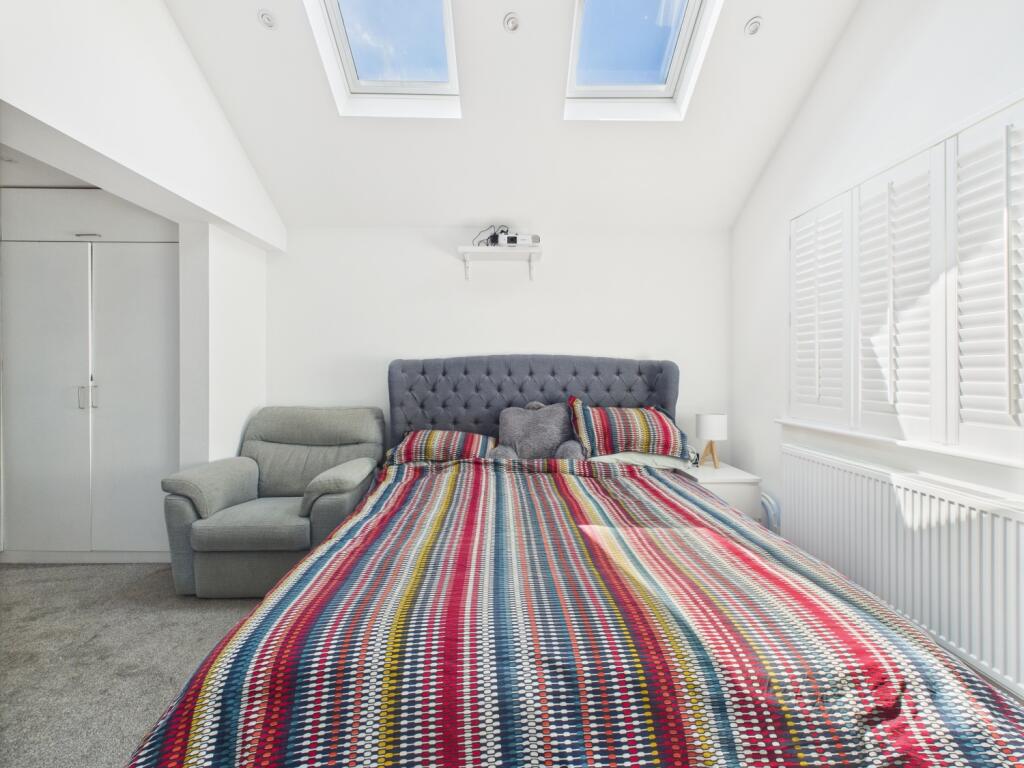 14. CAM04922G0-PR0050-STILL024