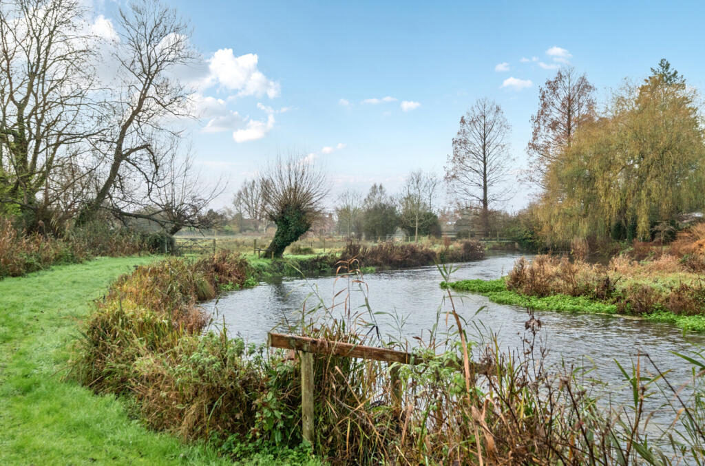 1385845-10-692961...