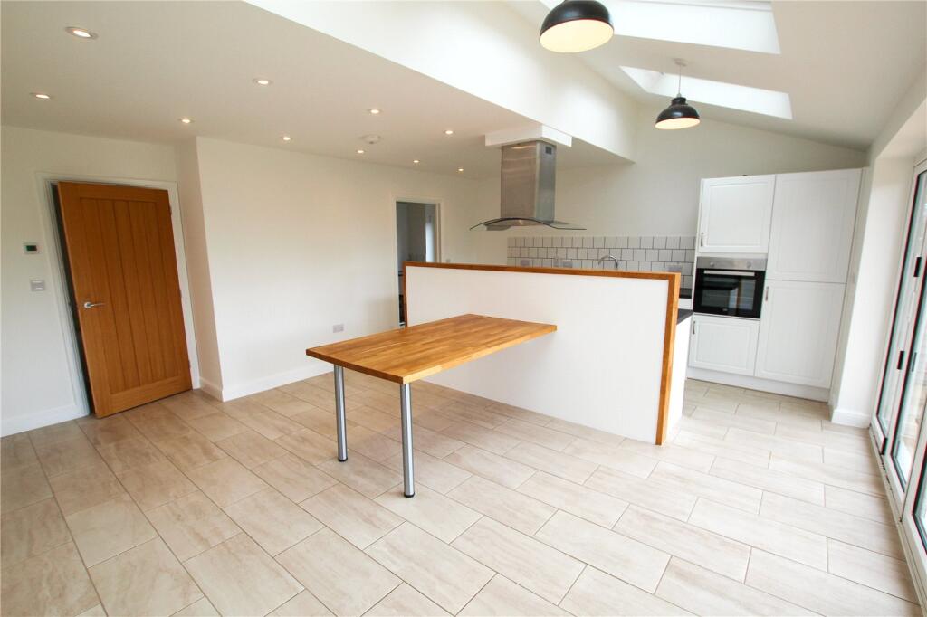 Kitchen Diner.