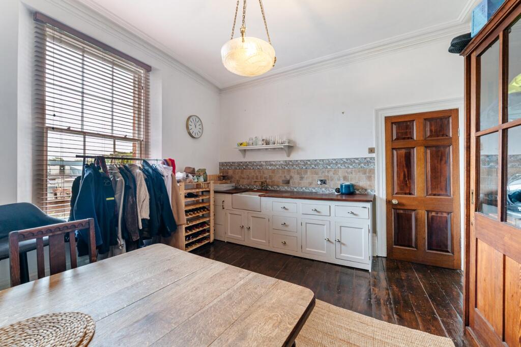 Hall Flr Reception/Kitchen