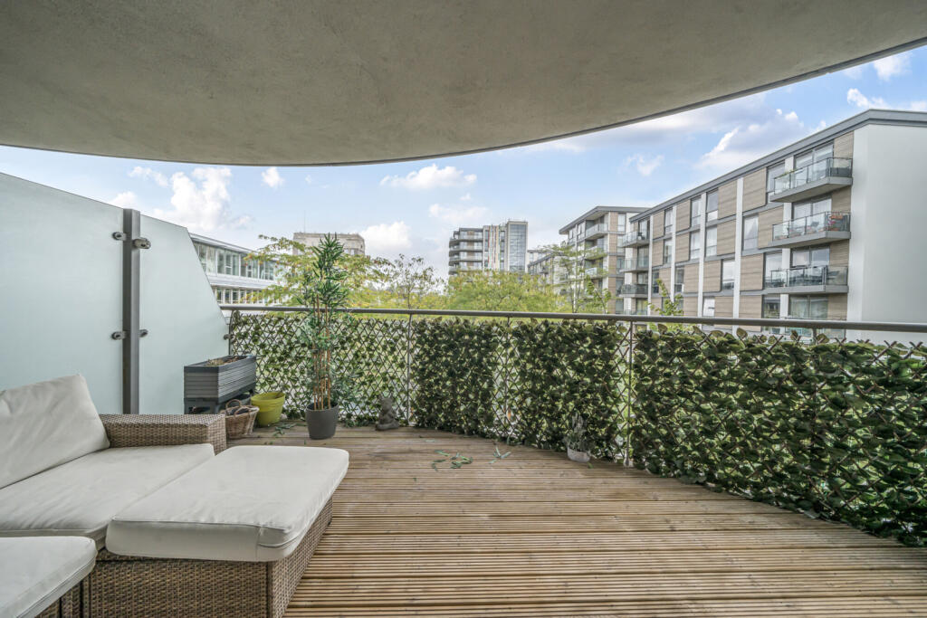 1353724-4-68c4266...