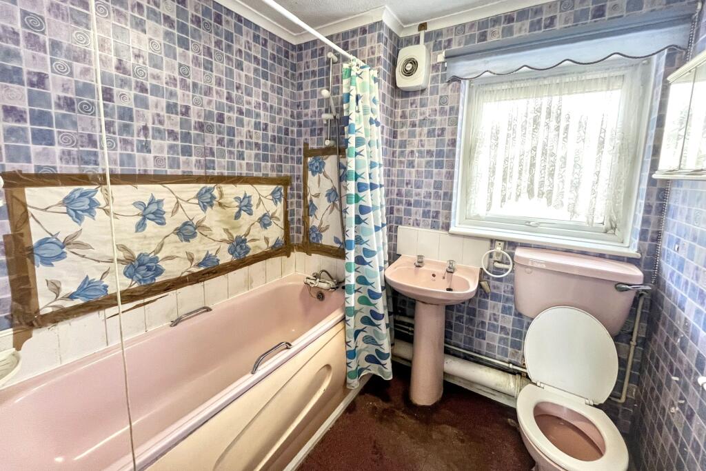 20 Elsworth Close, Feltham, Middlesex, TW14 8SF
