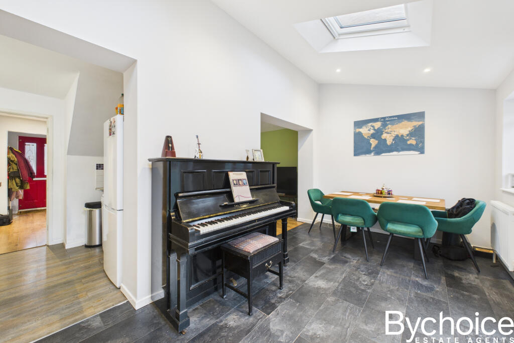 CAM05454G0-PR0083-STILL020