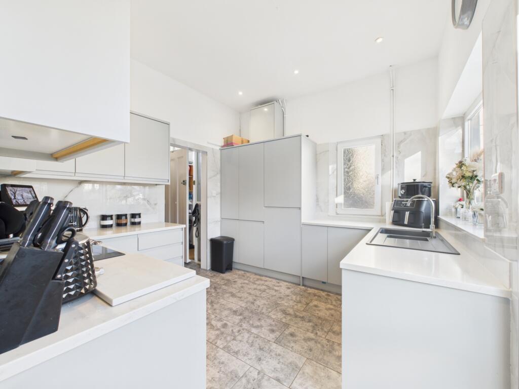 CAM03062G0-PR0215-STILL012