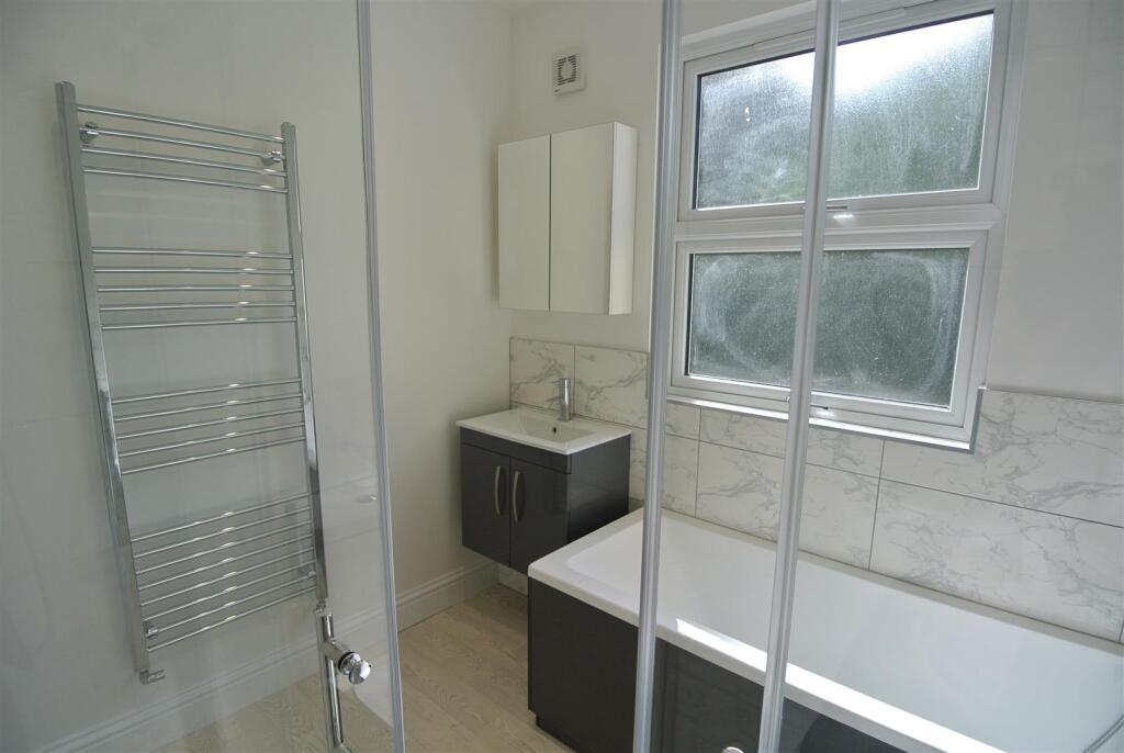 Bathroom a.JPG