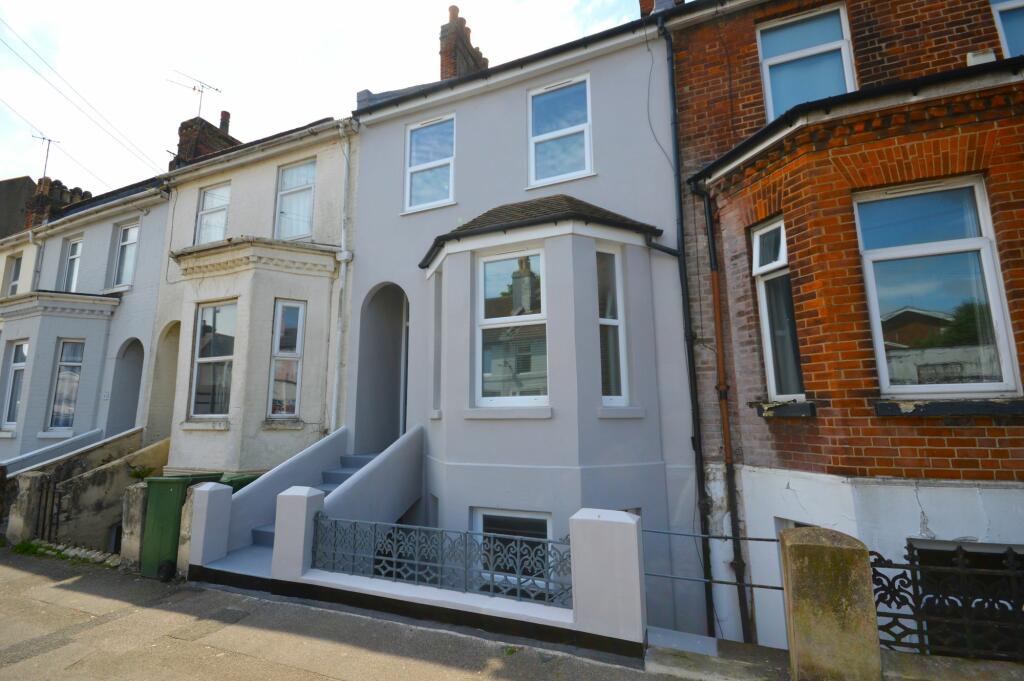 LOWER GROUND ENTRANCE HALL