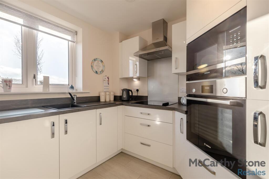 8672897-interior17.jpg