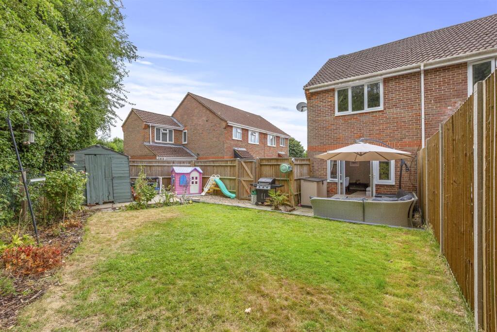 20 Boughton Way, HP6 6PU-13.jpg