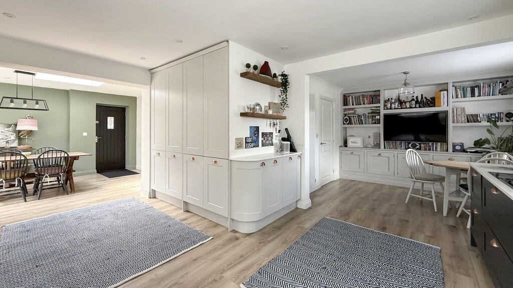 Kitchen/breakfast...