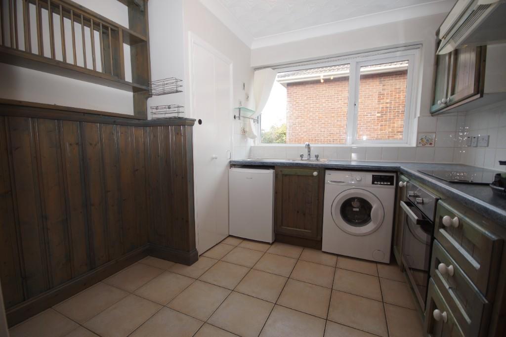 15a Carisbrooke Way