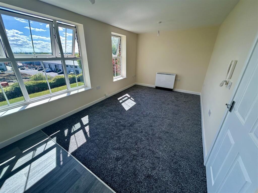 Open Plan Living/Dining Room and Kitchen