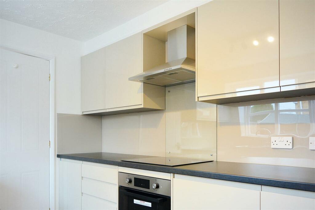 Kitchen 2.jpeg