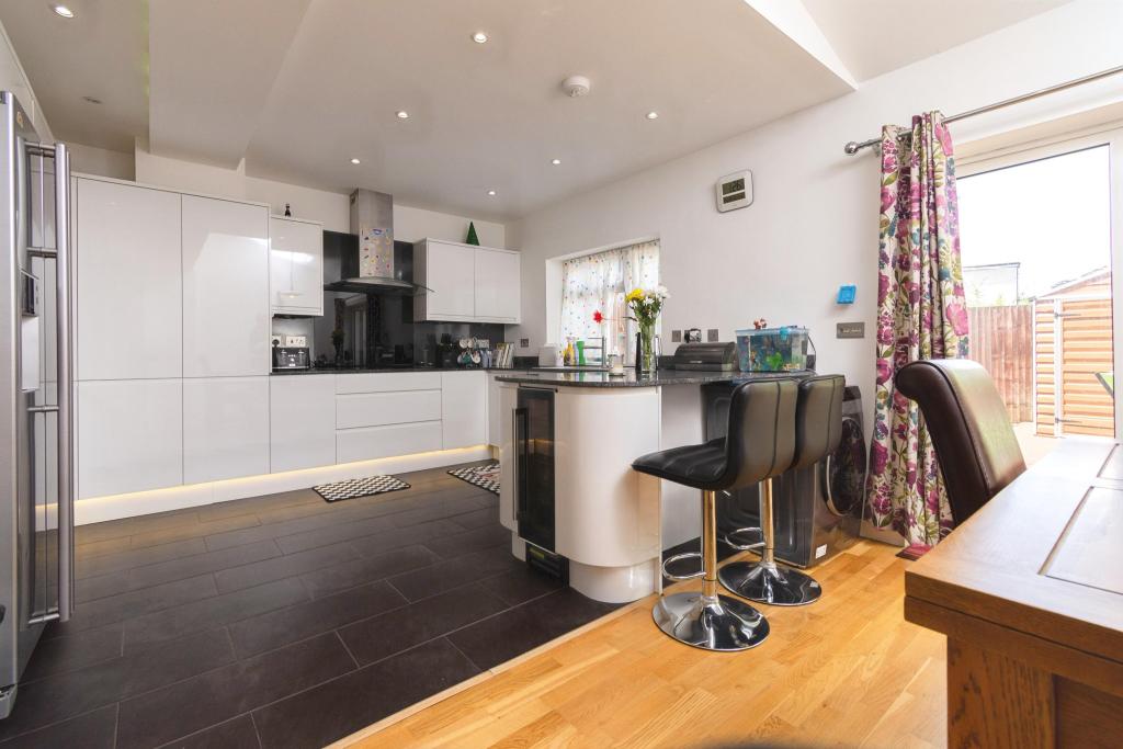 Kitchen/Breakfast