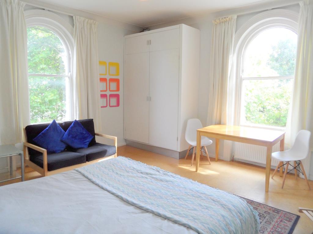 STUDIO ROOM