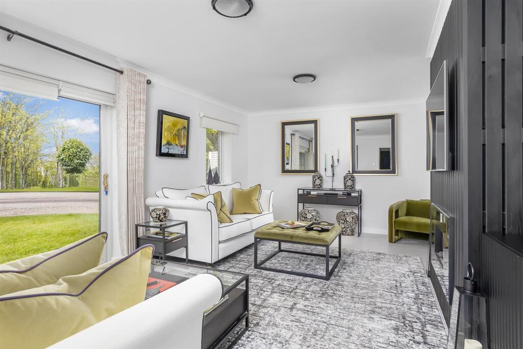 Mayfields, 1 Manor Close