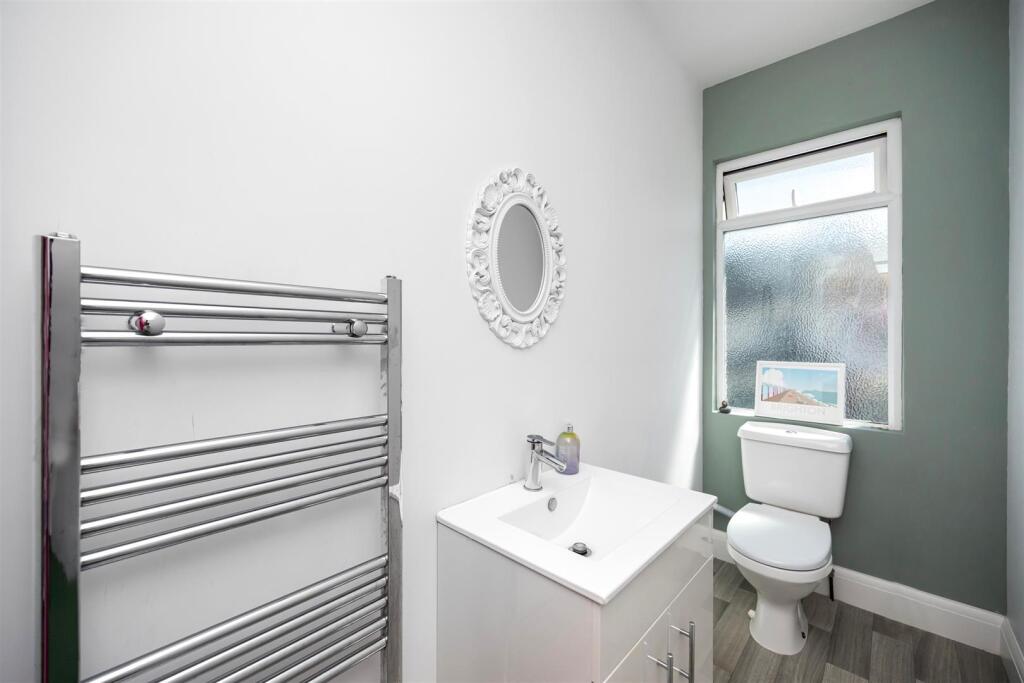 Norman Road 11 BATHROOM.jpeg