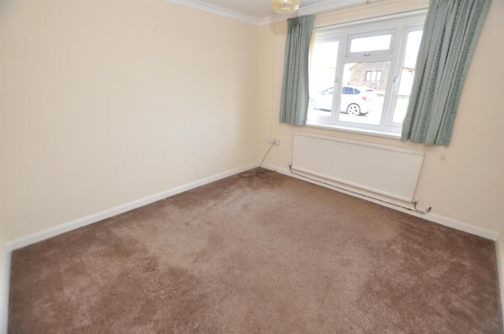 Front bedroom 3