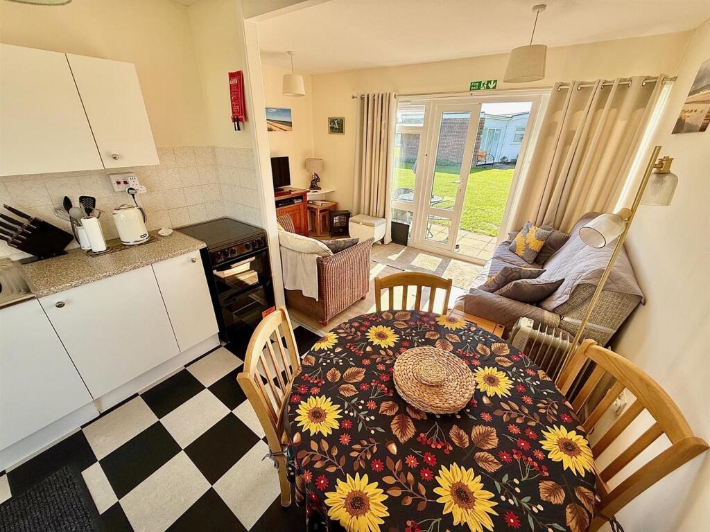 Kitchen/Dining Area