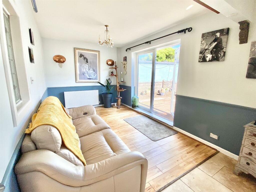 lounge 2.jpg