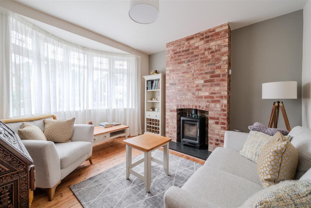 Living Room-3.jpg