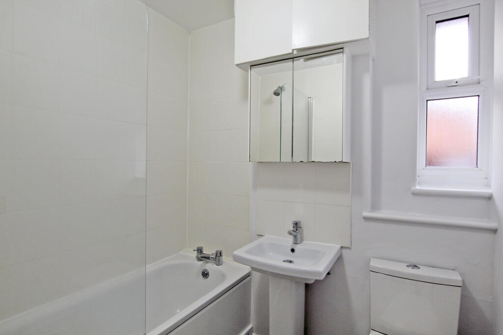 7.bathroom.jpg