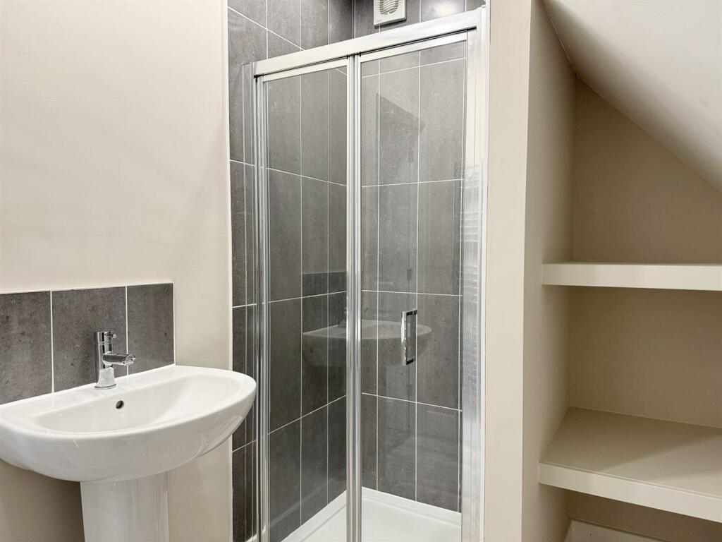 6A Staion Rd Desborough-56.jpg