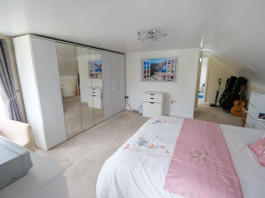 Master Bedroom Dual Aspect