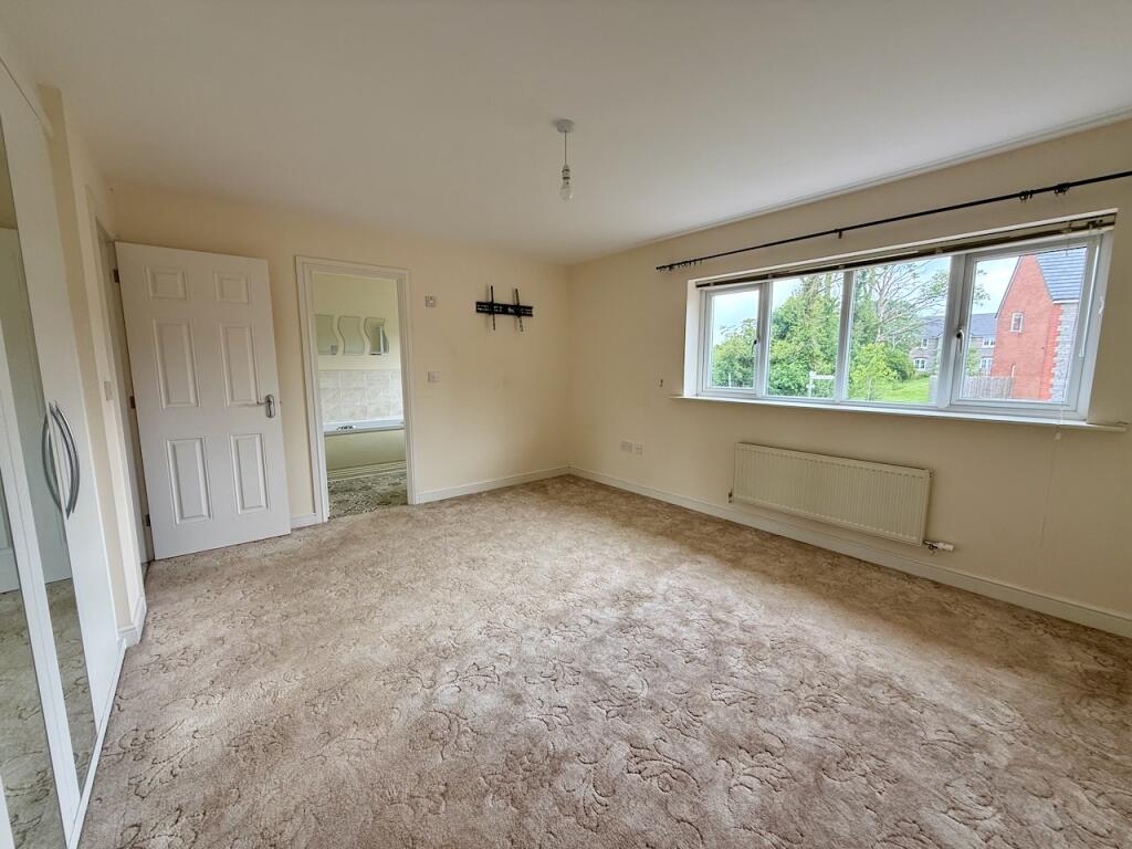 Master bedroom 3.jpeg