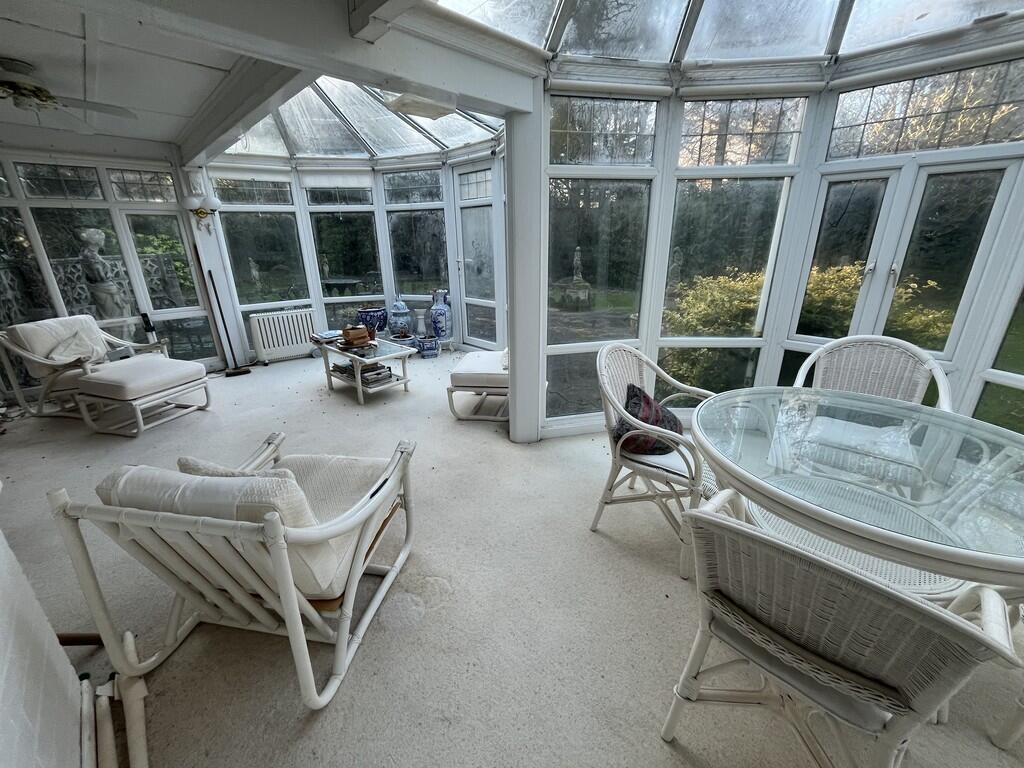 oval_22_t20251224...