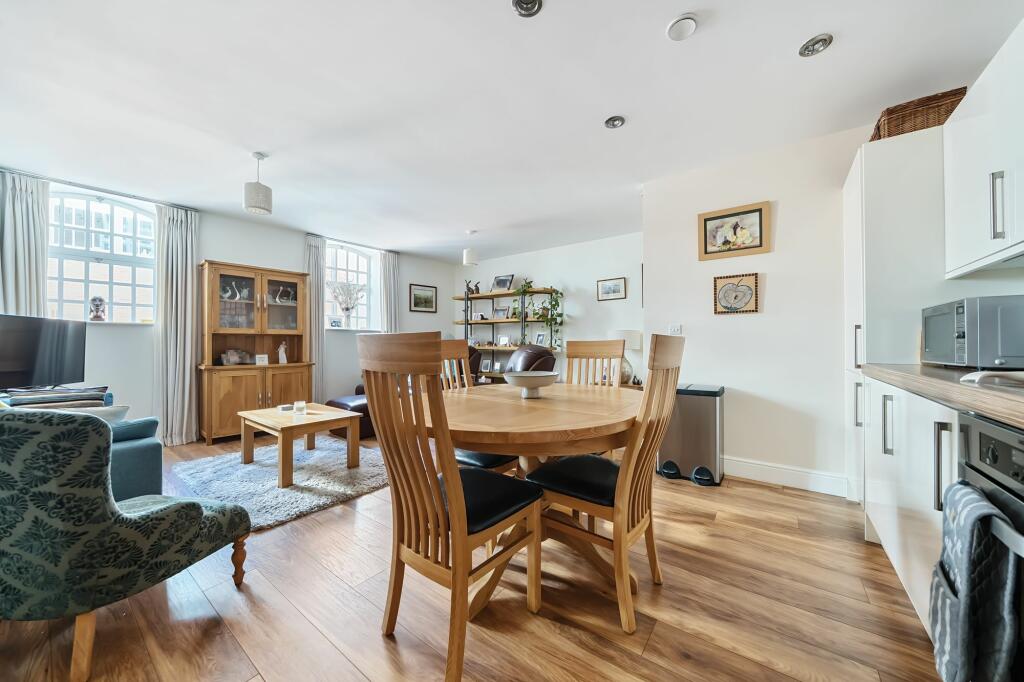 Dining Area (1)
