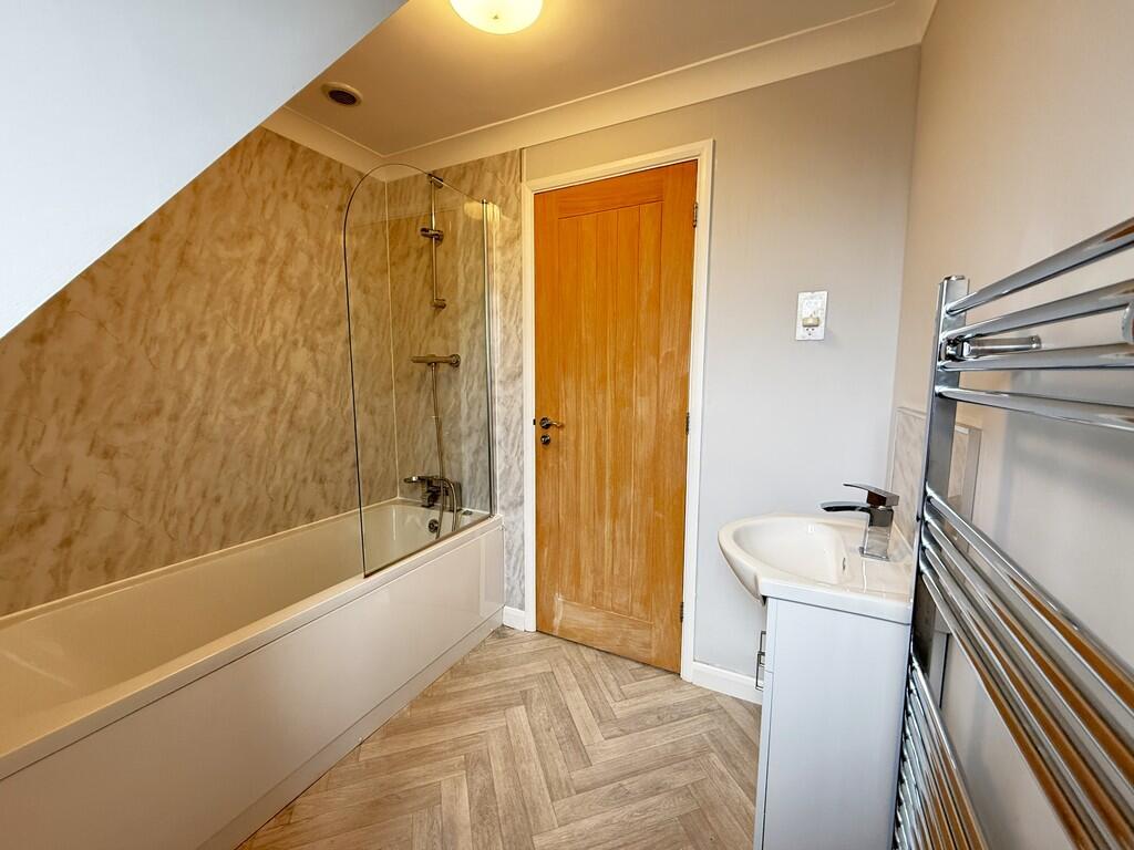BATHROOM 2