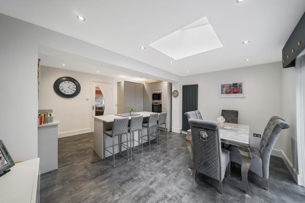 Kitchen/ Dining Area