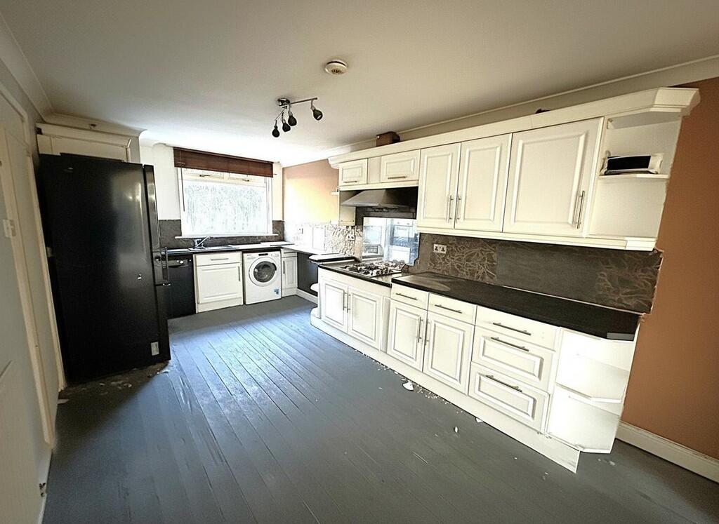 nano-banana-17637...