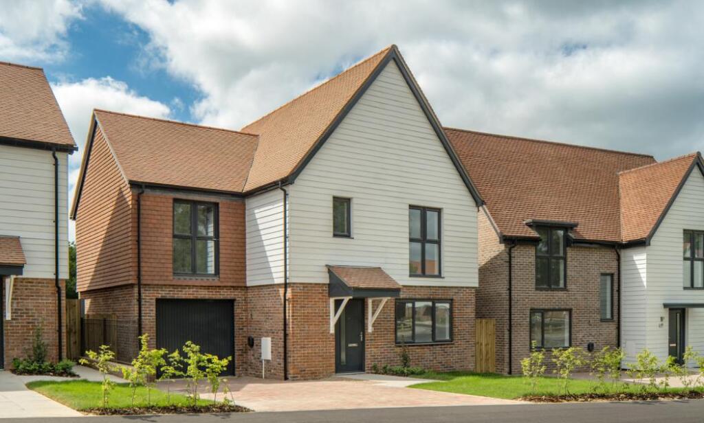 Highgate Hill,
Hawkhurst,
TN18 4LS