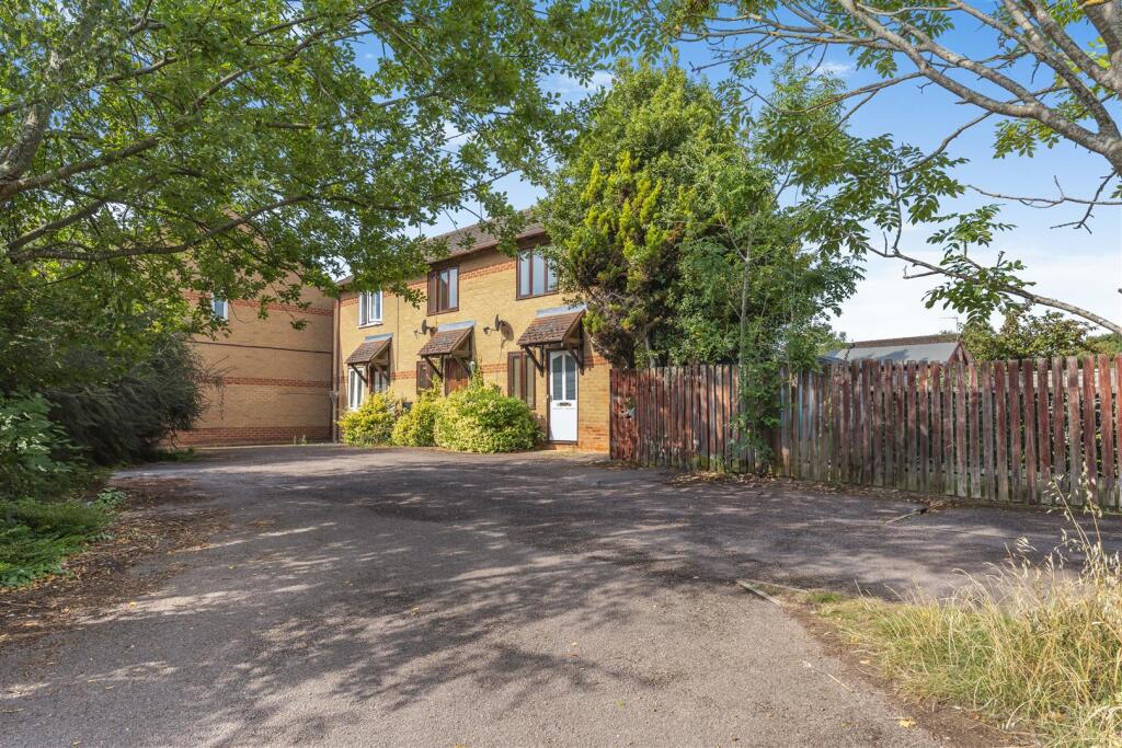 14 Earlstoke Close, Banbury-5.jpg