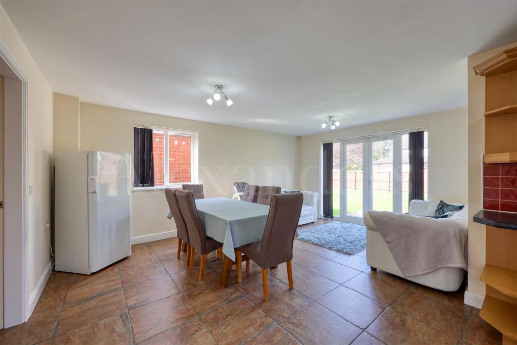 2 Dwyer Close-14.jpg