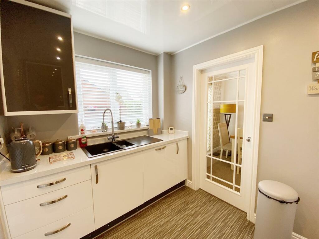 Kitchen pic 3.jpg