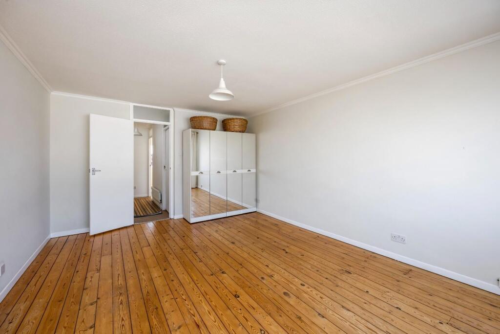 Harbour Way, 200-009.JPG